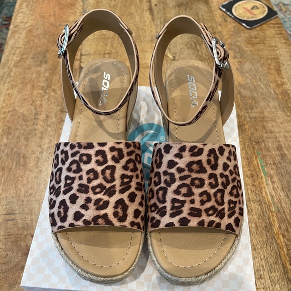 Women’s Espadrille Sandals - Picture 4 of 4
